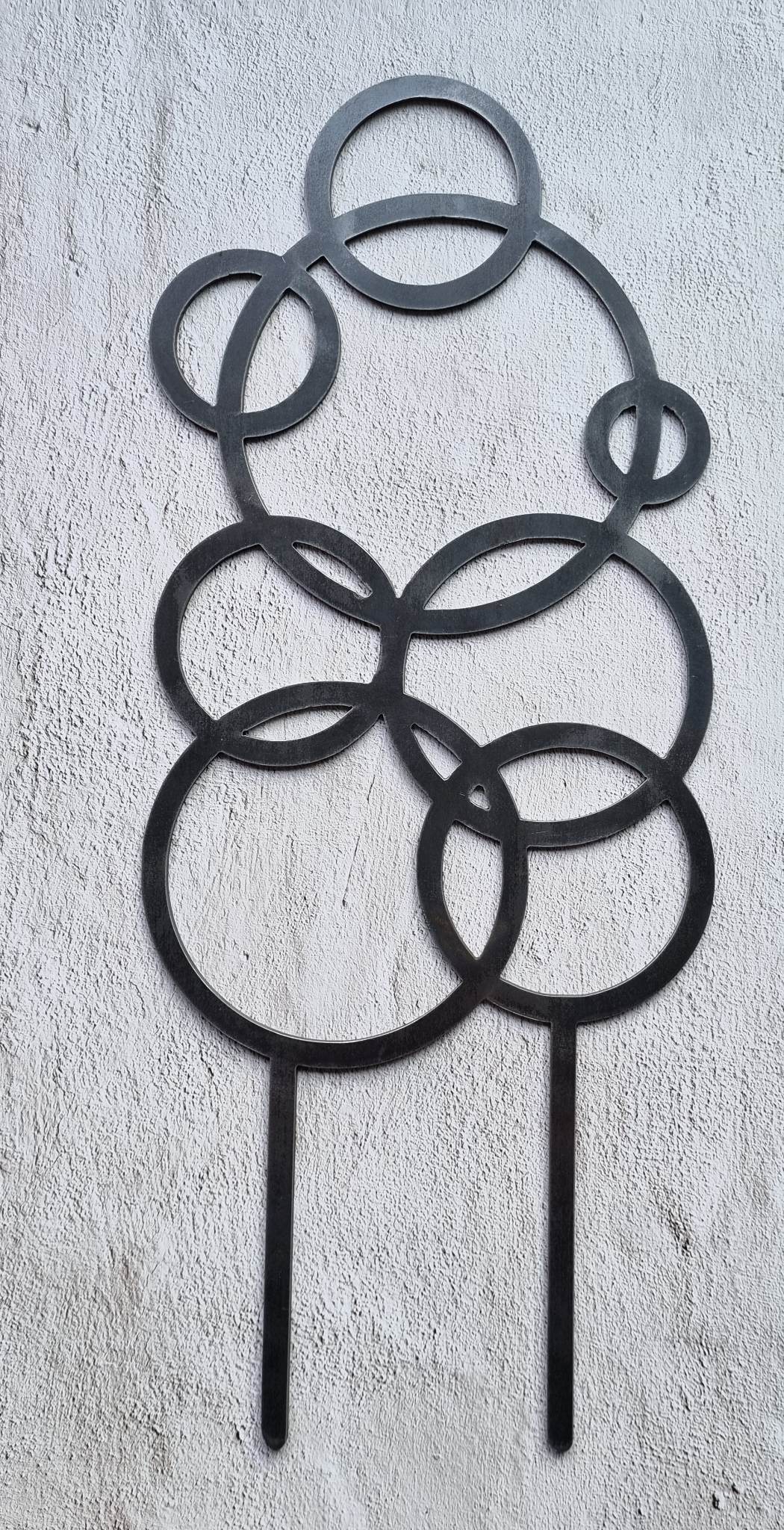Entwined Circle Trellis